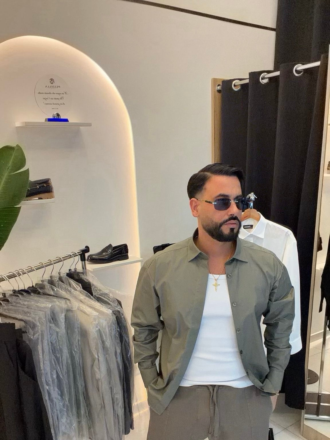 CAMICIA CON BOTTONI A SCOMPARSA