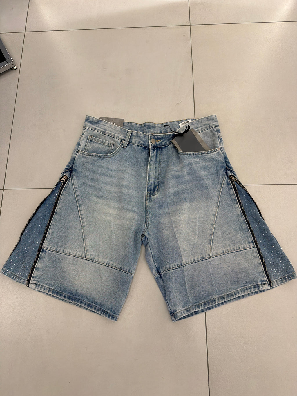Bermuda denim zip laterale con strass