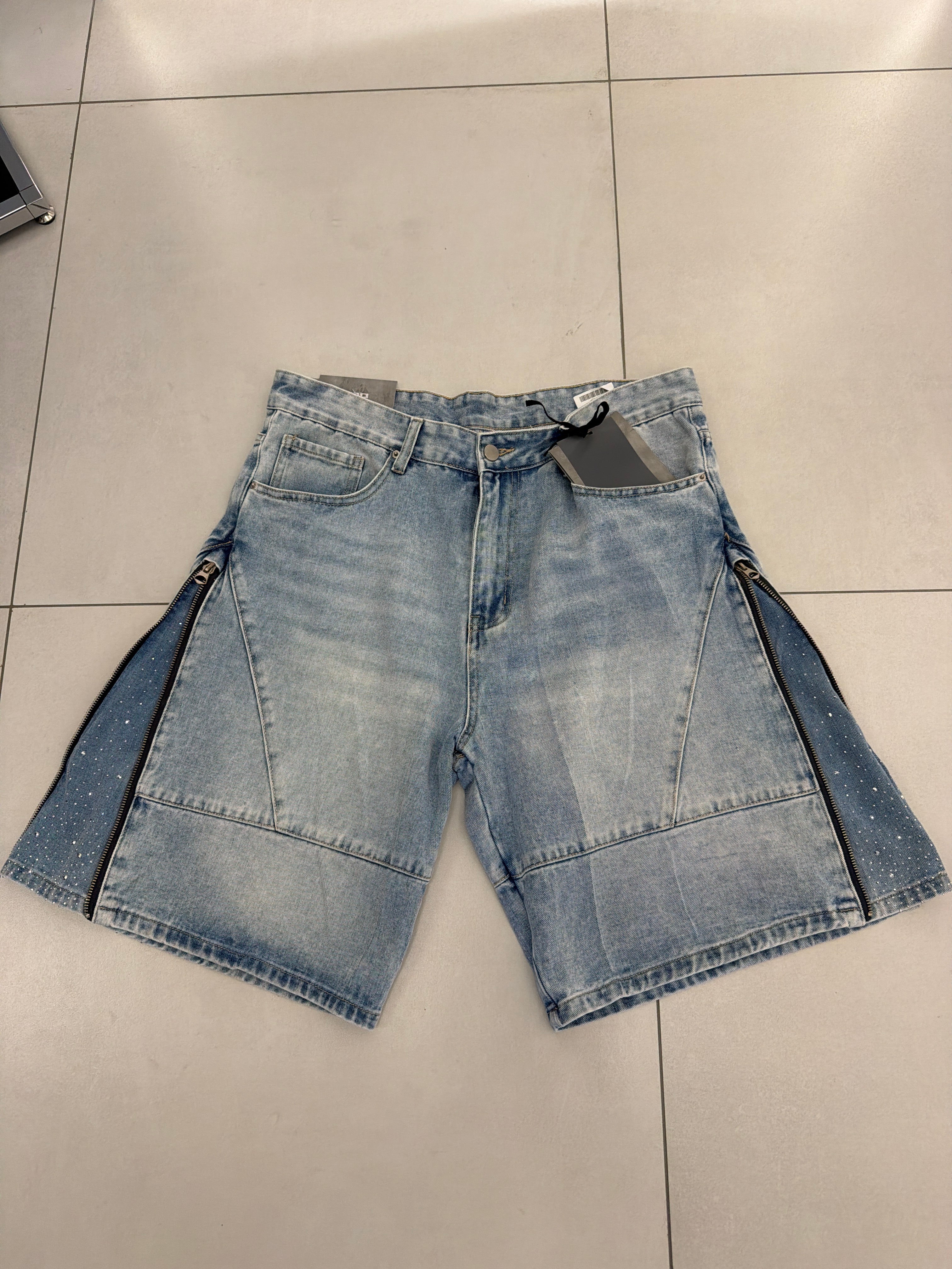 Bermuda denim zip laterale con strass